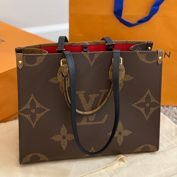 Reverse Monogram Giant Onthgo MM - Picture 3 of 5